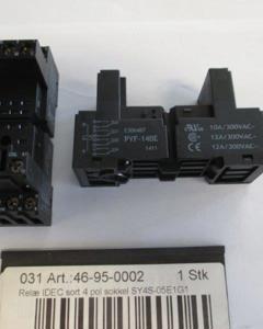 Relay IDEC Black 4 pol Base RXZE2M114M